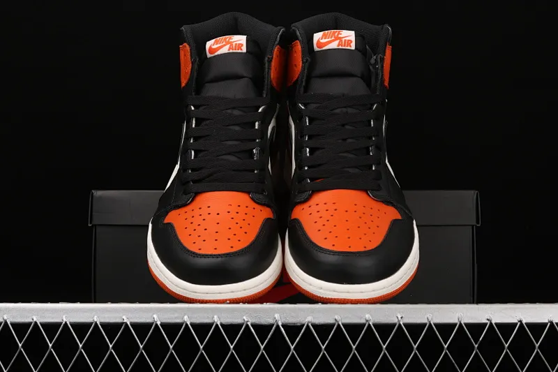 All categories Air Jordan Jordan series basketball shoes Air Jordan 1 High pure original version Air Jordan 1 Retro High OG AJ1 Joe 1 black orange white smashed backboard 555088-005